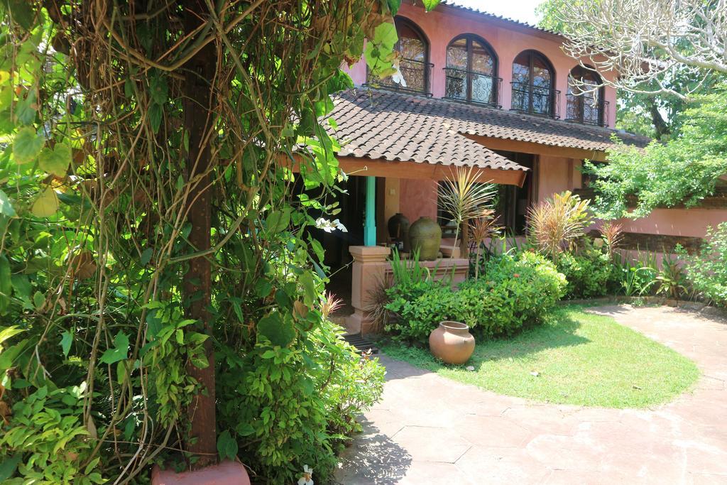 La Taverna Suites Sanur Exterior foto